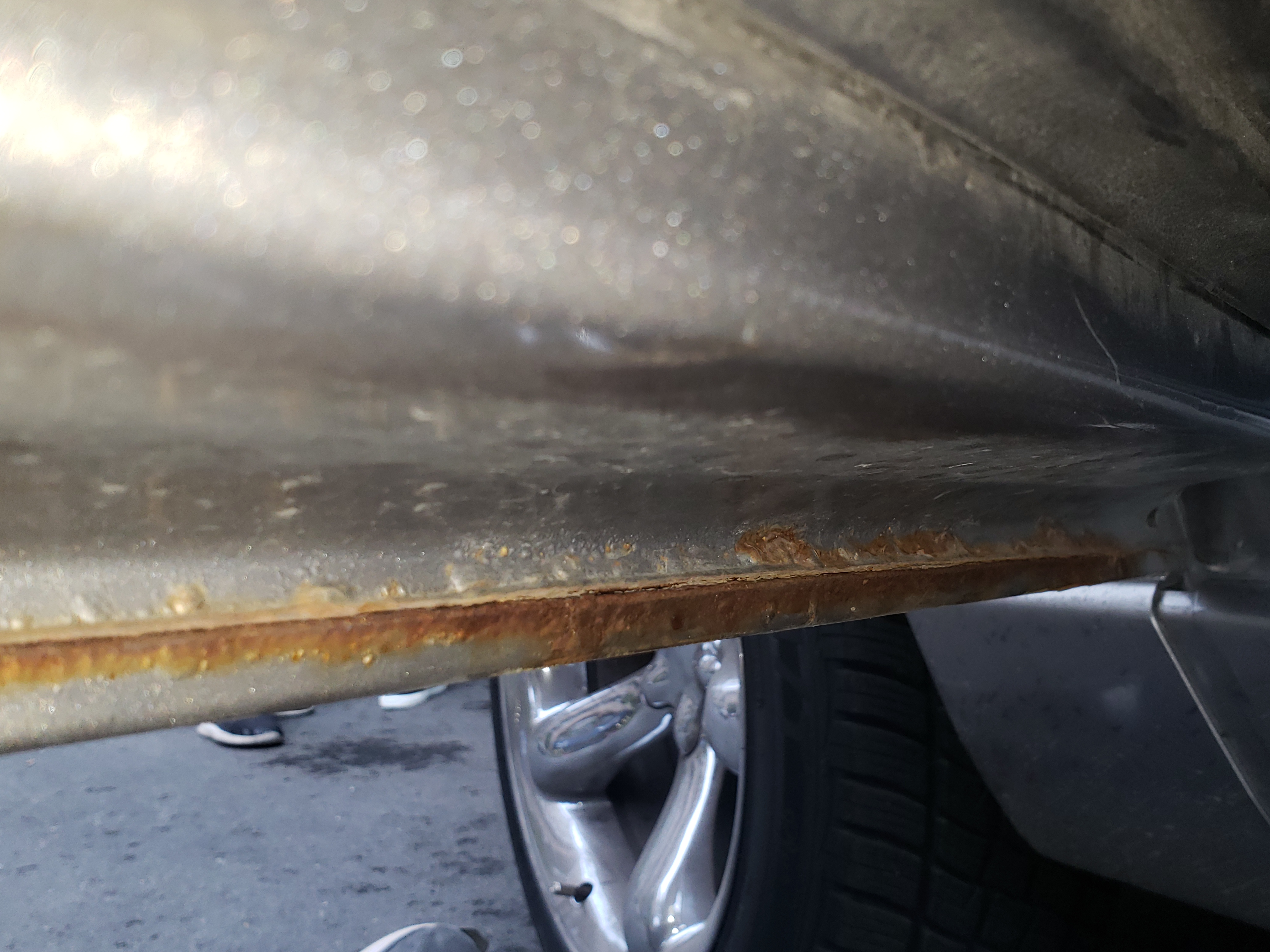Rocker panel bottom edge